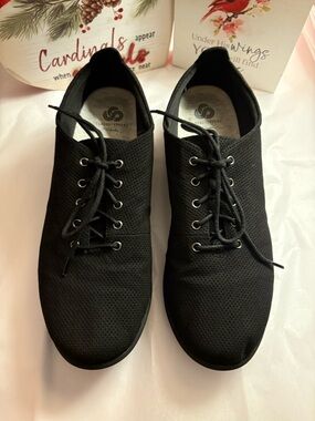 Clarks Black Perforated Lace-Up Soft Sole Sneakers Size 11